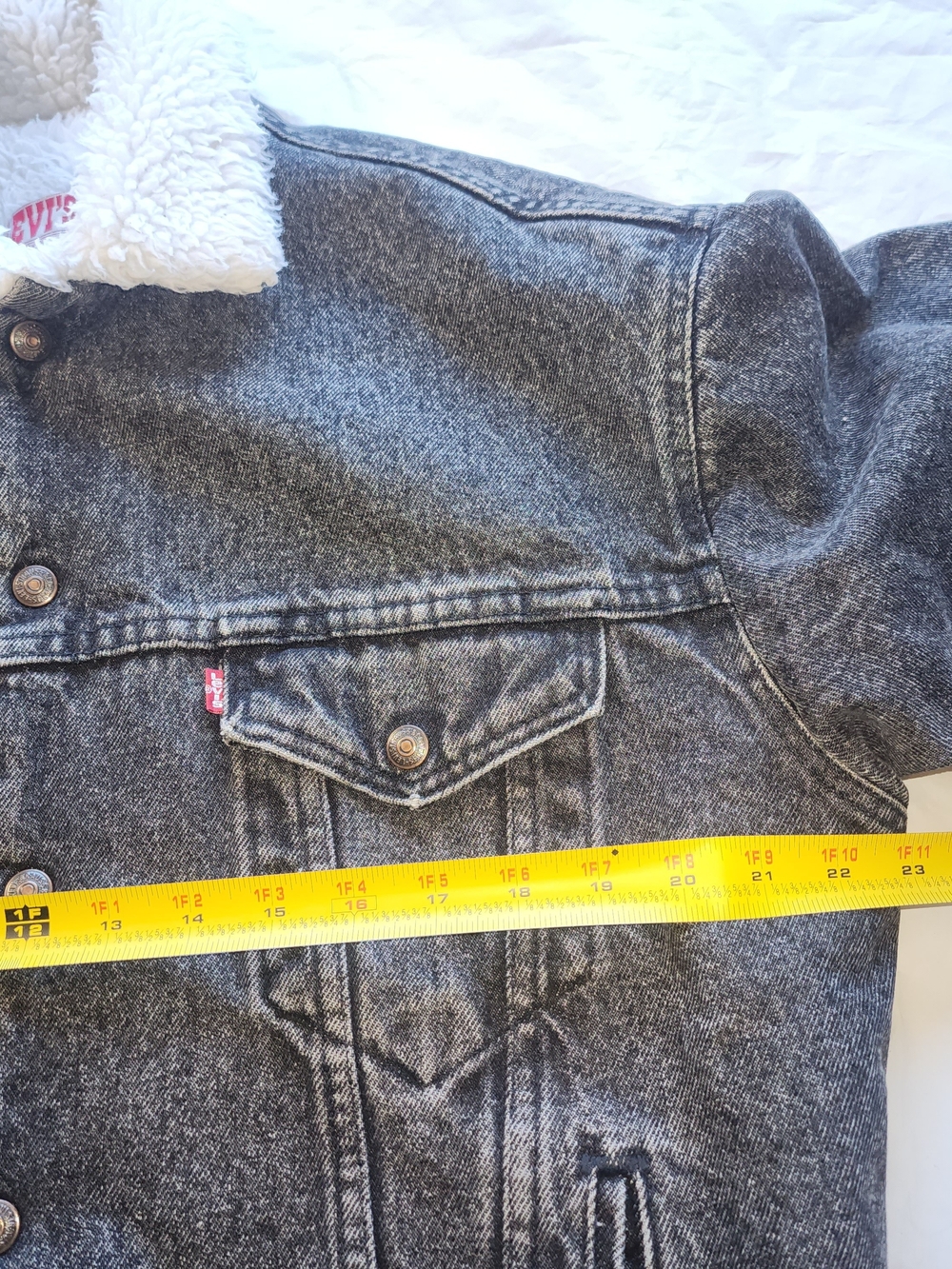 VTG Levi's Men's Black Washed Sherpa-Lined Denim Jacket Size Medium - Picture 15 of 16